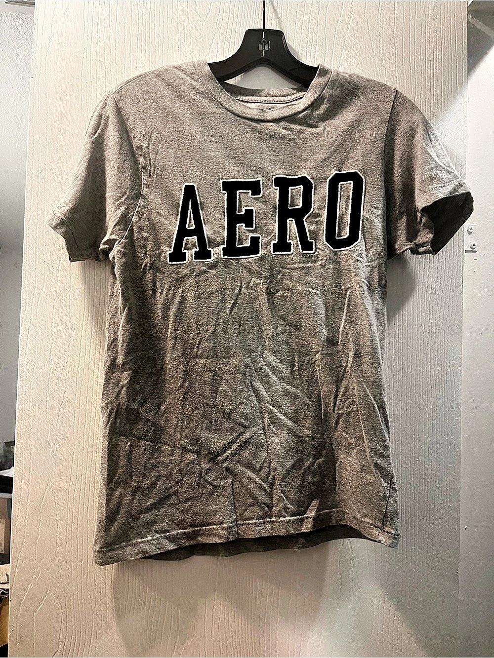 Aéropostale Aero Logo Graphic Tee Gray Small